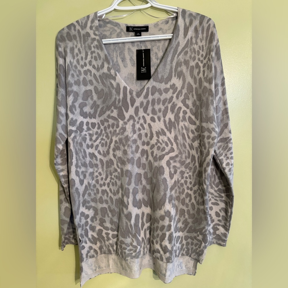 INC International Concepts Gray Patterned V-Neck Sweater